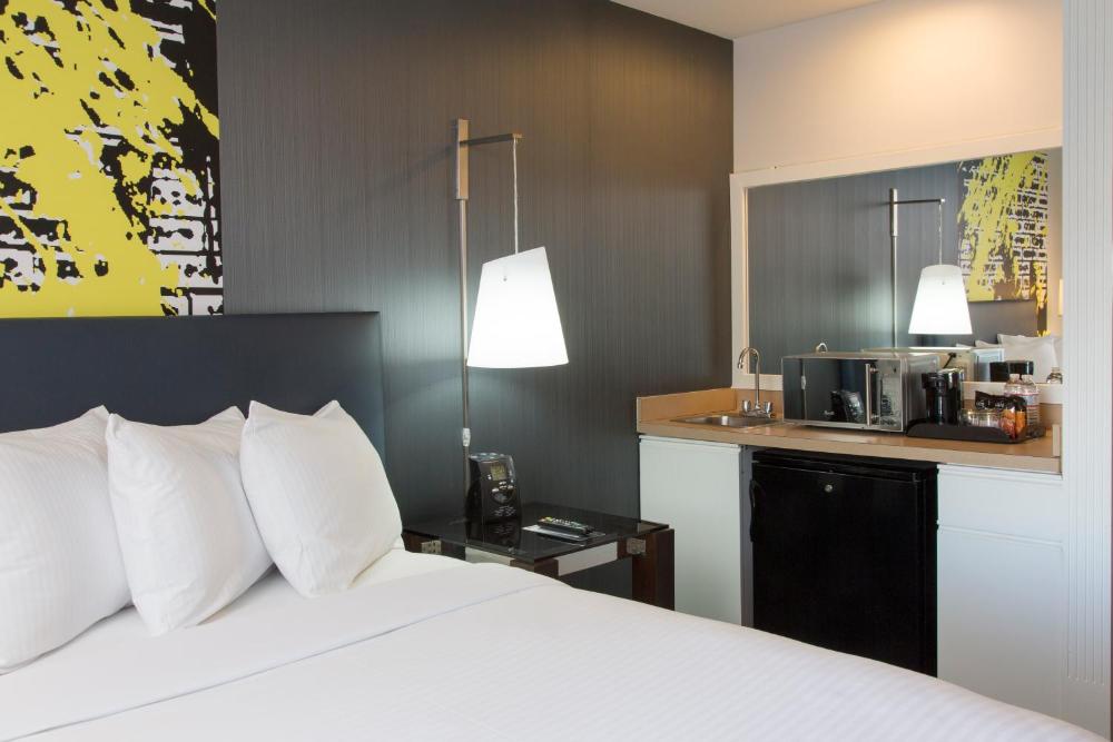 Standard Double Room with Two Double Beds - Non-Smoking interior