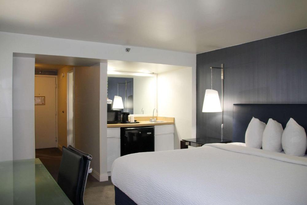 Standard King Room - Non-Smoking  interior