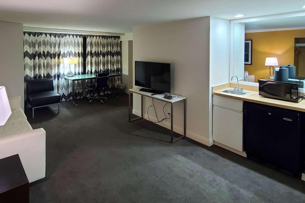 King Suite with Sofa Bed - Non-Smoking interior